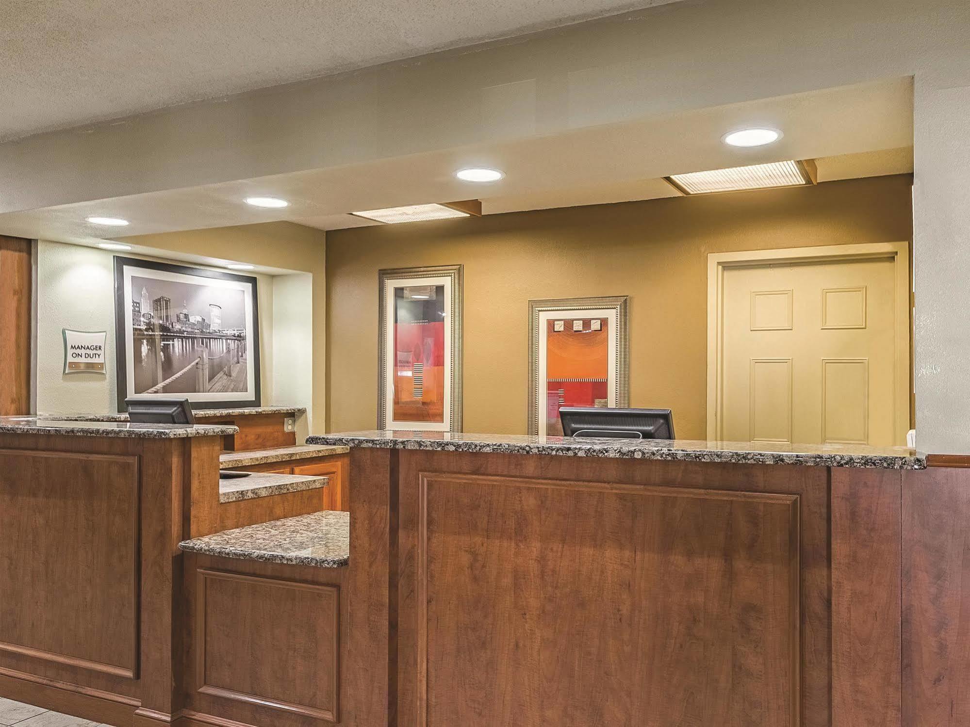 La Quinta By Wyndham Cleveland Airport West Hotel North Olmsted Exterior foto