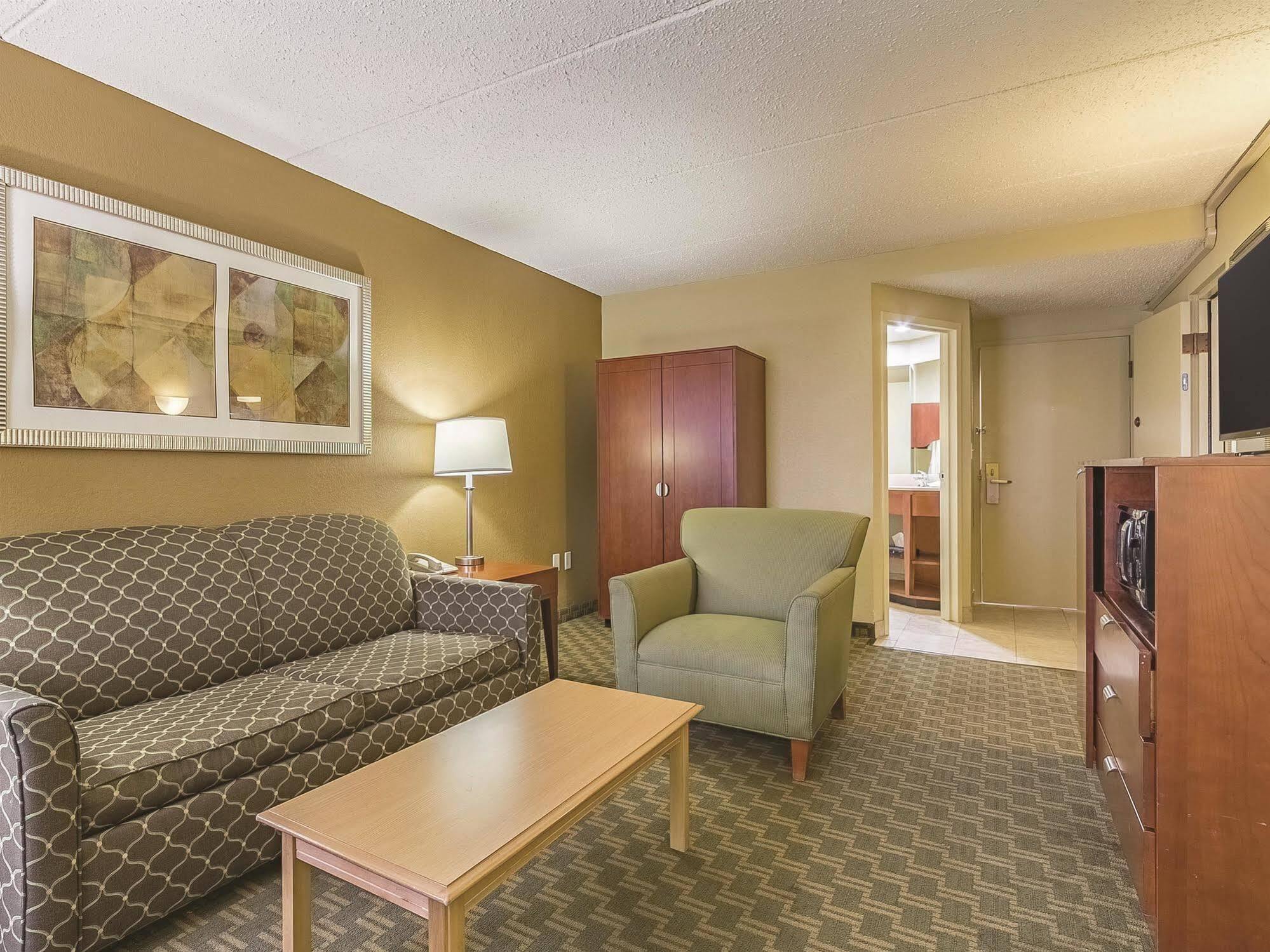 La Quinta By Wyndham Cleveland Airport West Hotel North Olmsted Exterior foto
